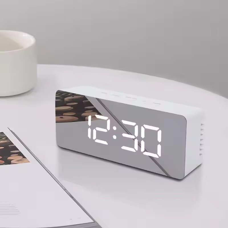 Lighting Home Decor Wall Clocks - 1Pc horloge numérique blanche LED miroir